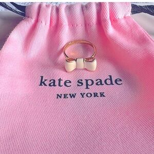 Kate Spade New York🎀Take a Bow - bow Ring.
Gold and Cream color. Size: 7